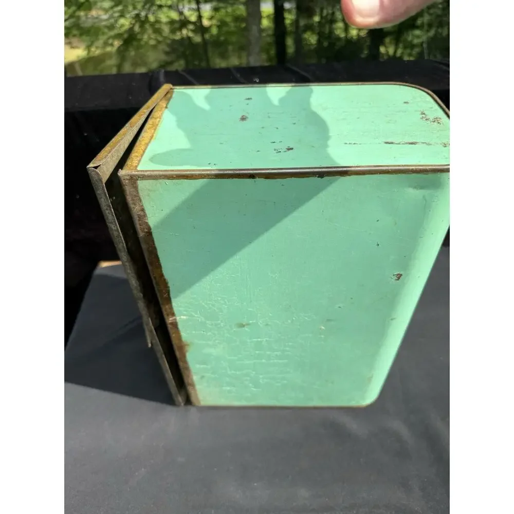 Vintage 1950’s Ransburg Metal Bread Box Locking Lid All Original